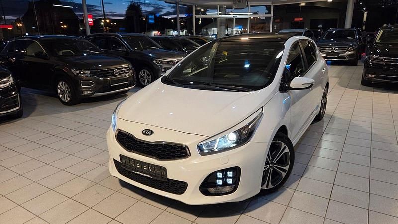 Weiß Gebraucht 2017 Kia Ceed Limousine | 11.999 € (Fairer Preis) - Bild 1/4