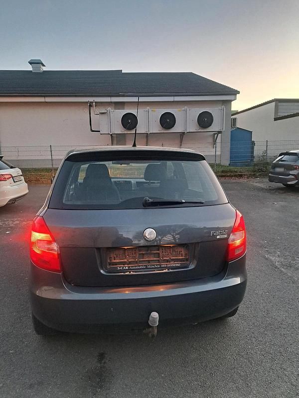 Gebraucht Skoda Fabia 70 PS (51 kW) 2010 Grau Kleinwagen