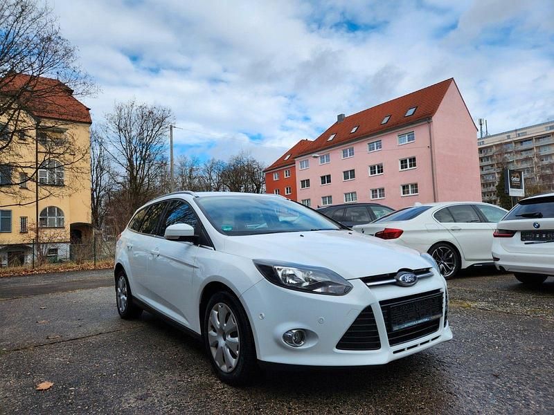 Gebraucht Ford Focus Titanium 125 PS (91 kW) 2014 Weiß Kombi