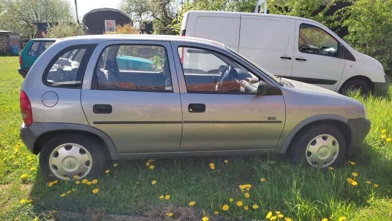 Silber Gebraucht 1996 Opel Corsa Kleinwagen | 500 € - Bild 1/4