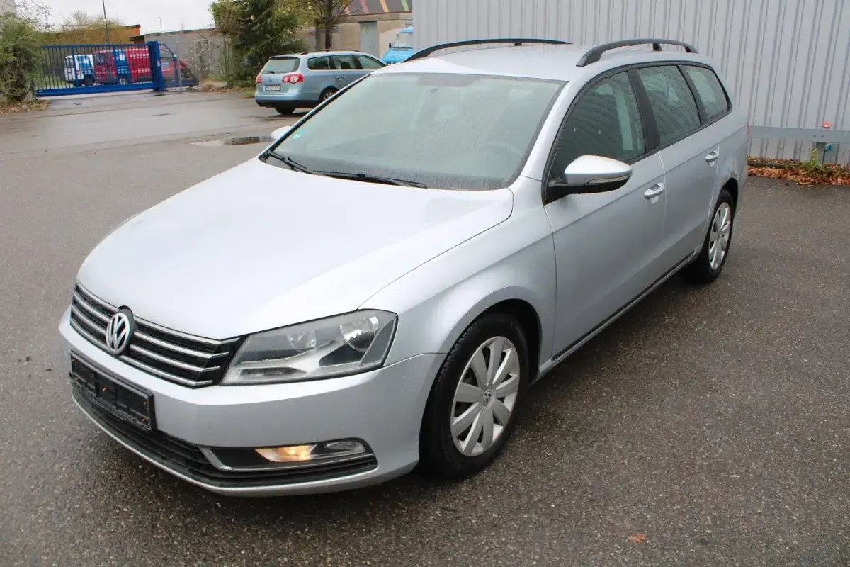 Gebraucht VW Passat Trendline 140 PS (102 kW) 2013 Silber Kombi