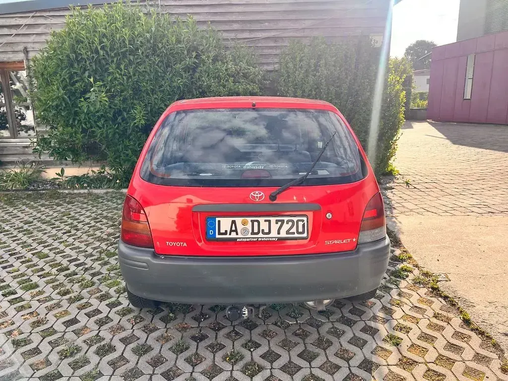 Gebraucht Toyota Starlet 75 PS (55 kW) 1998 Rot Kleinwagen