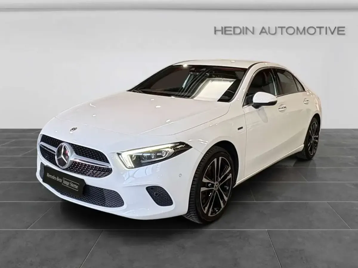 Gebraucht Mercedes A250 Progressive 160 PS (117 kW) 2020 Unilack polarweiß Limousine