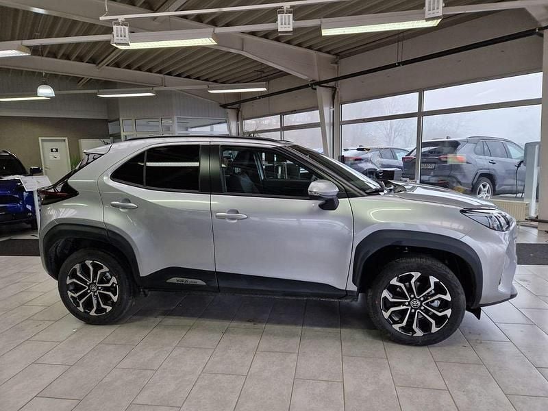 Gebraucht Toyota Yaris Cross 131 PS (96 kW) 2025 Schwarz SUV