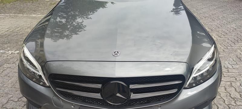 Grau Gebraucht 2020 Mercedes C220 Limousine | 28.000 € - Bild 1/4