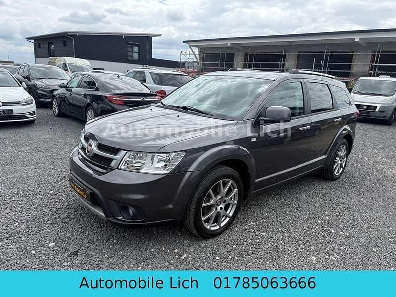 Grau Gebraucht 2014 Fiat Freemont Lounge SUV | 12.100 € (Etwas zu teuer) - Bild 1/4