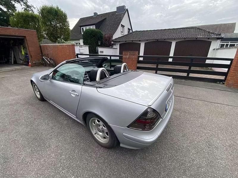 Gebraucht Mercedes SLK200 163 PS (119 kW) 2002 Silber Cabrio