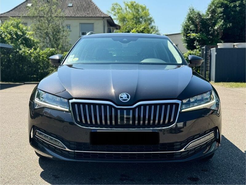 Braun Gebraucht 2021 Skoda Superb Style Kombi | 12.900 € - Bild 1/4