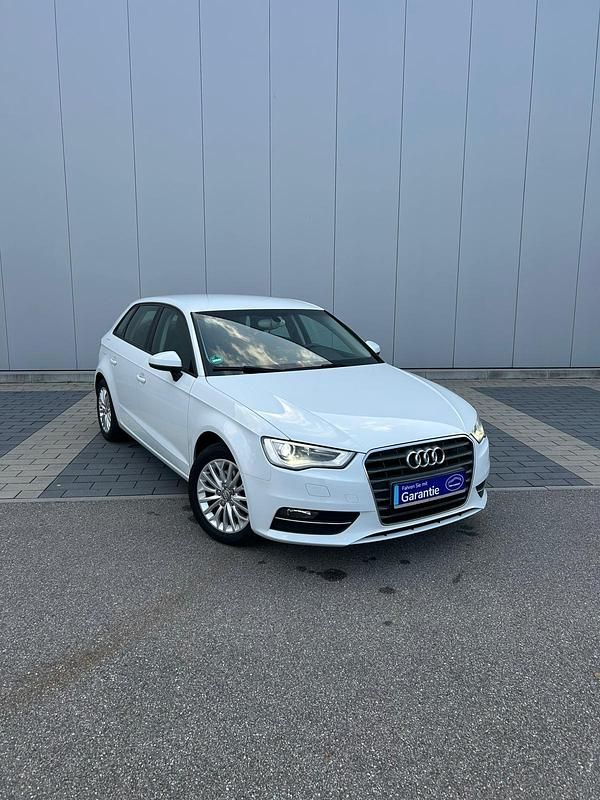 Gebraucht Audi A3 105 PS (77 kW) 2013 Weiß Limousine