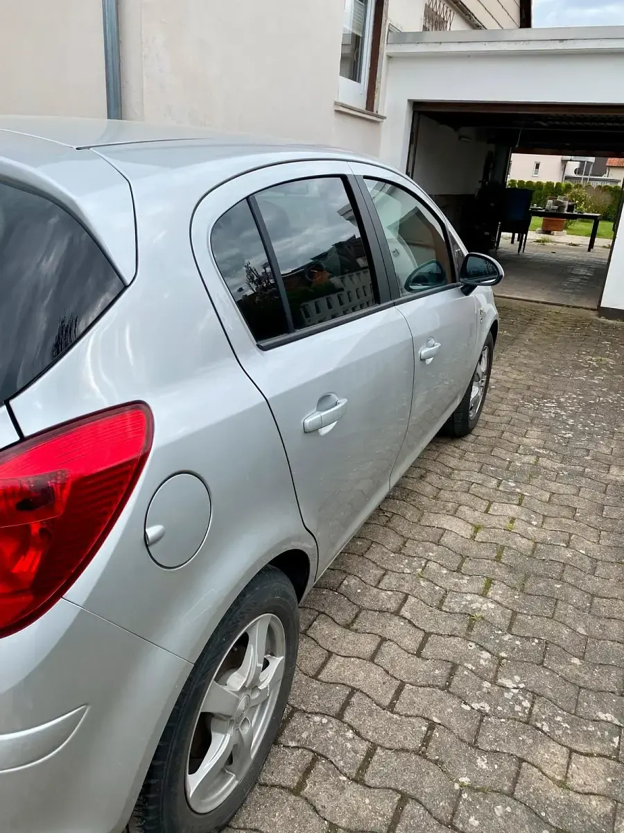 Second-hand Opel Corsa 70 CP (51 kW) 2010 Argintiu Hatchback