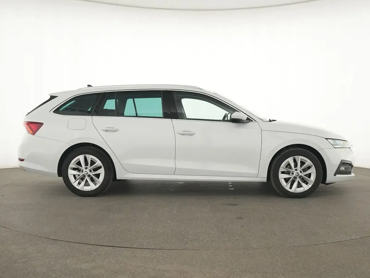 Usata Skoda Octavia Style 150 CV (110 kW) 2023 Bianco Station wagon