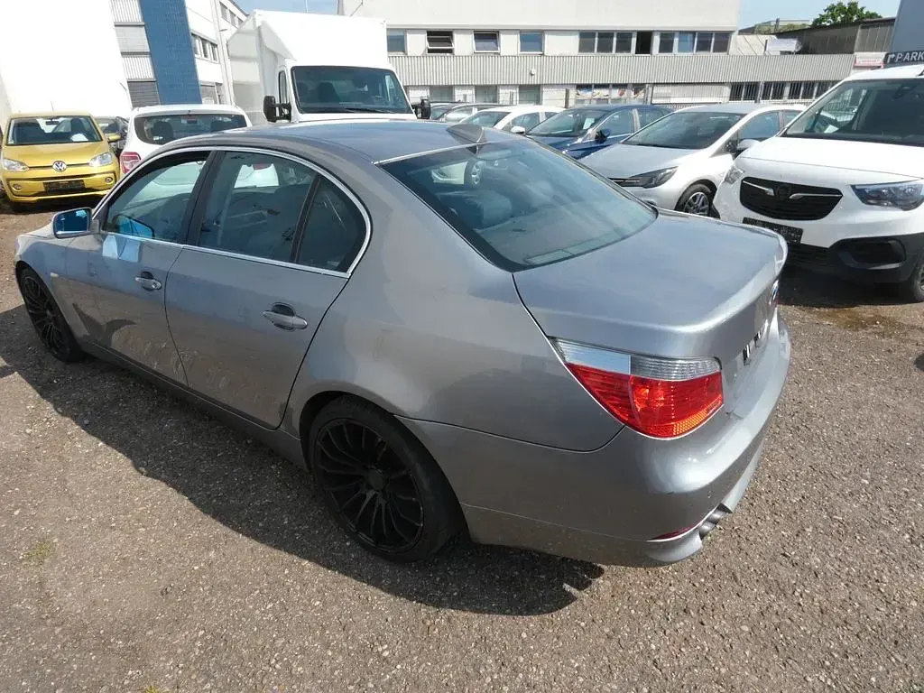 Gebraucht BMW 520 170 PS (125 kW) 2005 Grau Limousine