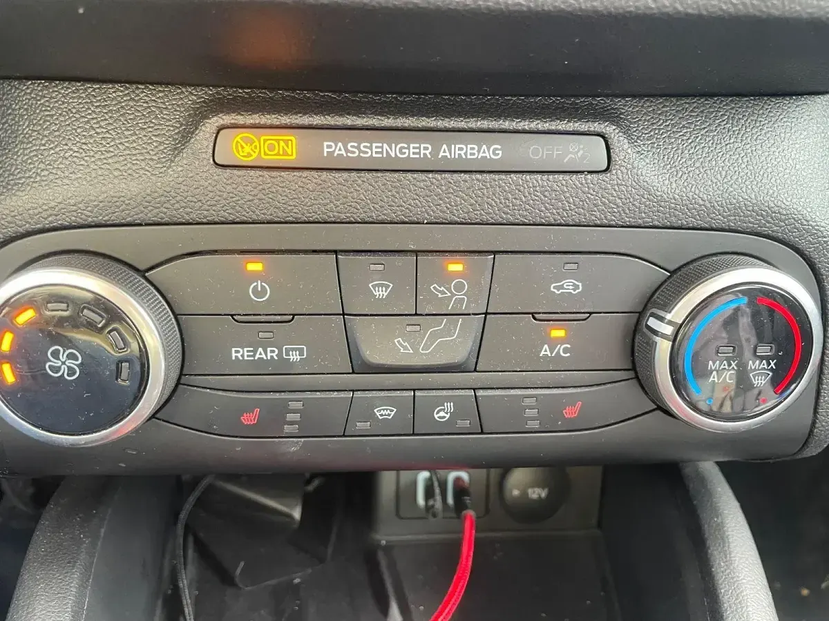 Gebraucht Ford Focus Trend 101 PS (74 kW) 2021 Schwarz Kombi