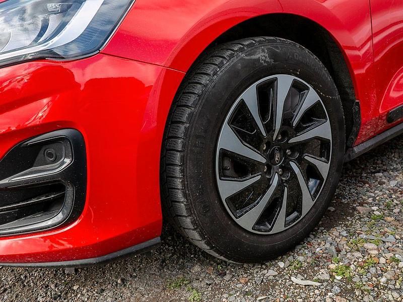 Gebraucht Ford Focus Titanium 116 PS (85 kW) 2024 Rot Kombi