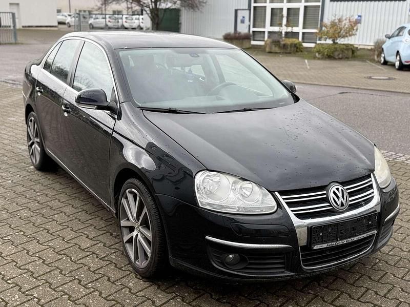 Gebraucht VW Jetta Comfortline 140 PS (102 kW) 2010 Candyweiß Limousine