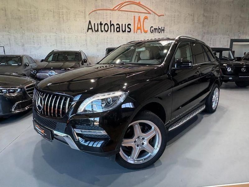 Obsidianschwarz metalliclack Gebraucht 2013 Mercedes ML350 AMG SUV | 27.900 € (Fairer Preis) - Bild 1/4