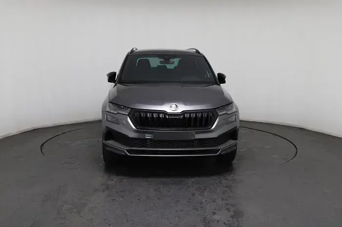 Neu Skoda Karoq SportLine 150 PS (110 kW) 2026 Grau, graphitegrau metallic (5x SUV