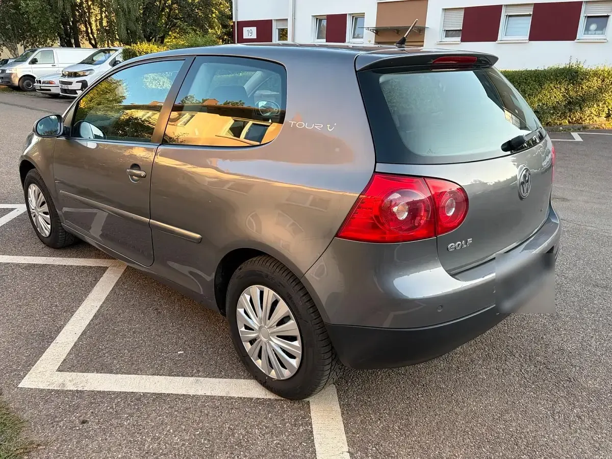 Gebraucht VW Golf V 80 PS (58 kW) 2008 Silber
