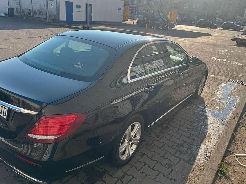 Gebraucht Mercedes E200 160 PS (117 kW) 2018 Schwarz Limousine
