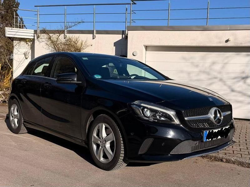 Schwarz Gebraucht 2016 Mercedes A160 Limousine | 15.500 € (Fairer Preis) - Bild 1/4