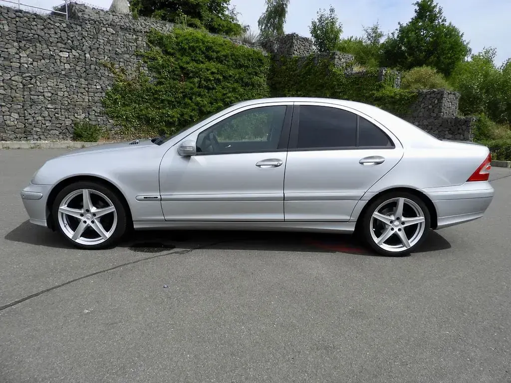 Gebraucht Mercedes C180 143 PS (105 kW) 2005 Silber Limousine