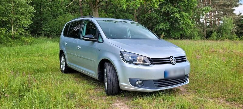 Silber Gebraucht 2012 VW Touran Match Van / Kleinbus | 6.950 € (Guter Preis) - Bild 1/4