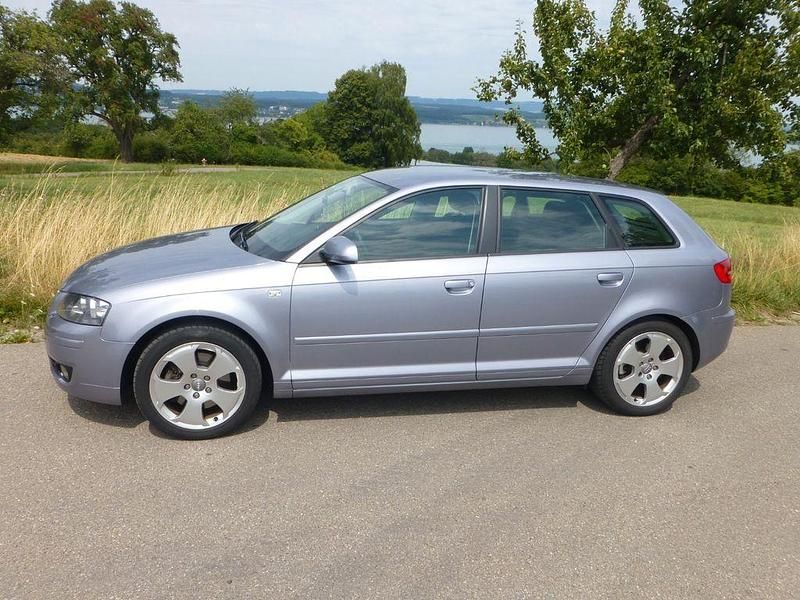Silber Gebraucht 2005 Audi A3 Ambition Limousine | 7.900 € - Bild 1/4