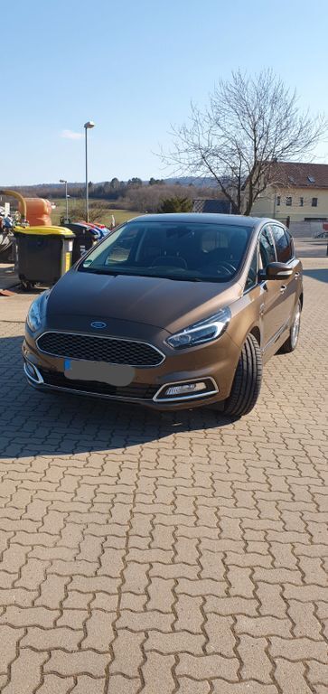Braun Gebraucht 2017 Ford S-MAX Vignale Van / Kleinbus | 18.300 € (Fairer Preis) - Bild 1/4