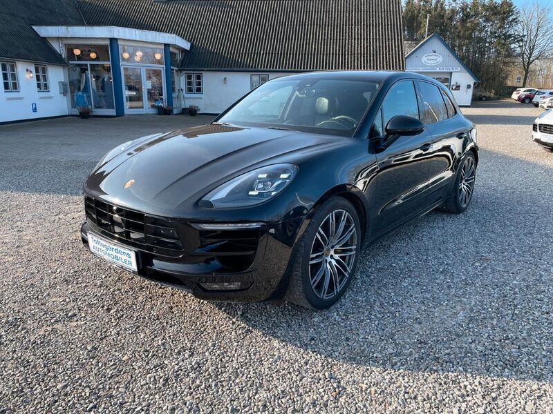 Schwarz Gebraucht 2017 Porsche Macan Turbo Performance Package SUV | 52.125 € - Bild 1/4