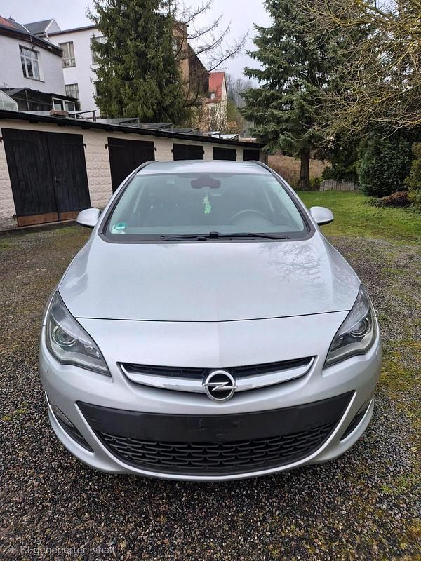 Second-hand Opel Astra 165 CP (121 kW) 2014 Argintiu Break
