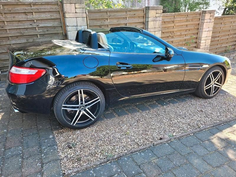 Gebraucht Mercedes SLK200 184 PS (135 kW) 2011 Schwarz Cabrio