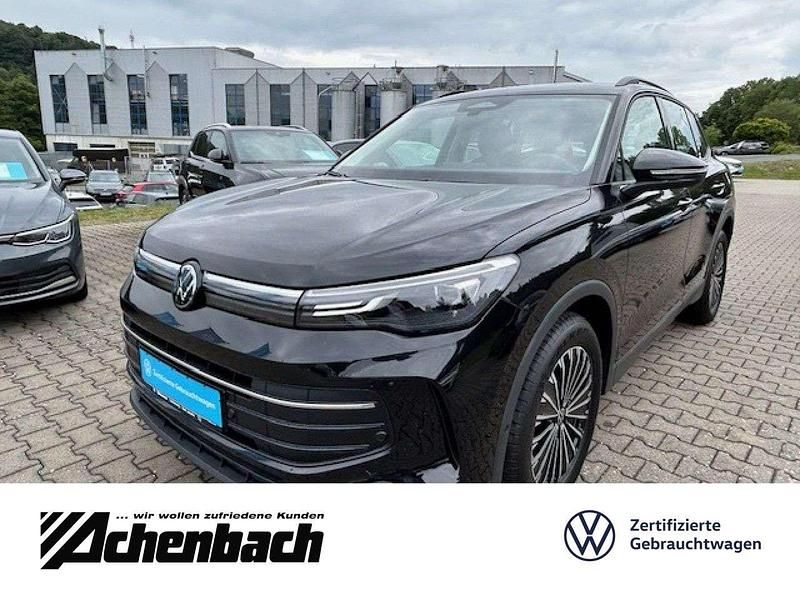 Deep black perleffekt Gebraucht 2024 VW Tiguan Life SUV | 38.990 € (Teuer) - Bild 1/3