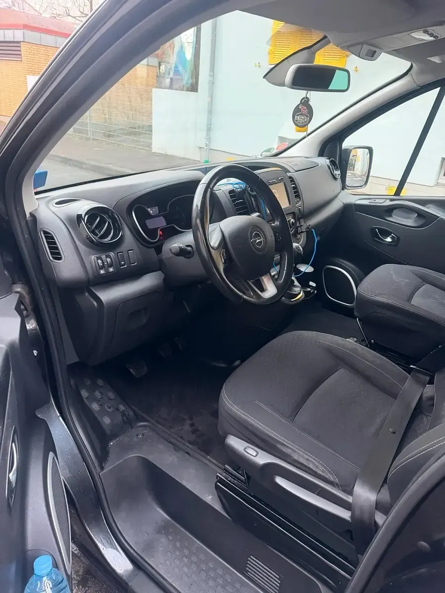 Gebraucht Opel Vivaro 145 PS (106 kW) 2018 Braun Van / Kleinbus
