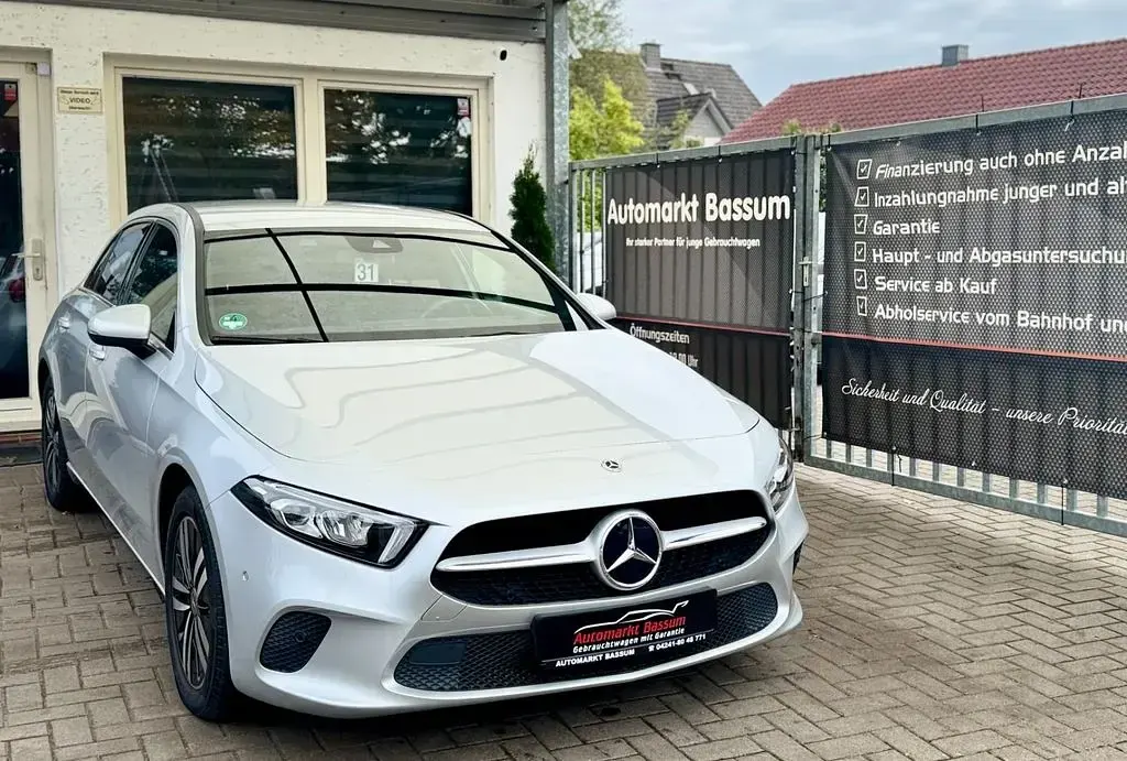 Gebraucht Mercedes A200 Business 163 PS (119 kW) 2022 Silber Limousine