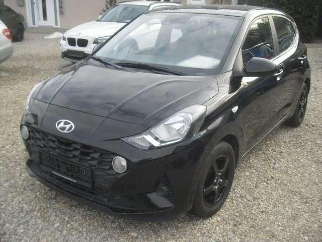 Gebraucht Hyundai i10 Select 67 PS (49 kW) 2023 Schwarz Kleinwagen