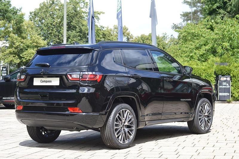 Gebraucht Jeep Compass Summit 131 PS (96 kW) 2025 Schwarz SUV