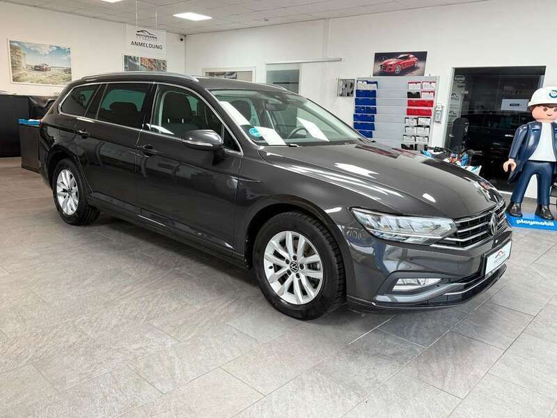 Grau Gebraucht 2023 VW Passat Business Kombi | 26.950 € (Superpreis) - Bild 1/4