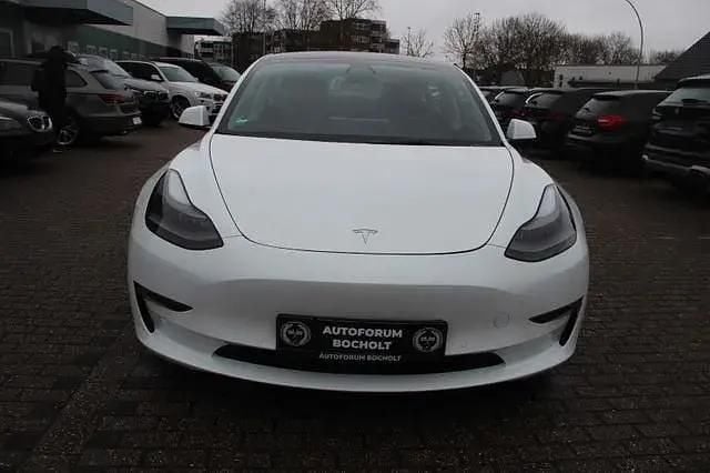 Second-hand Tesla Model 3 324 kW (441 CP) 2021 Alb Berlinǎ