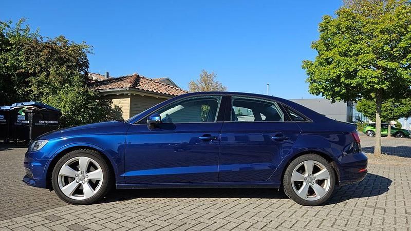 Gebraucht Audi A3 Ambiente 125 PS (91 kW) 2015 Blau Limousine