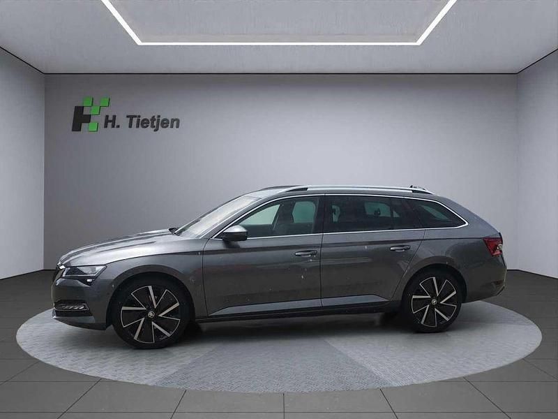 Gebraucht Skoda Superb Style 150 PS (110 kW) 2023 Grau Kombi