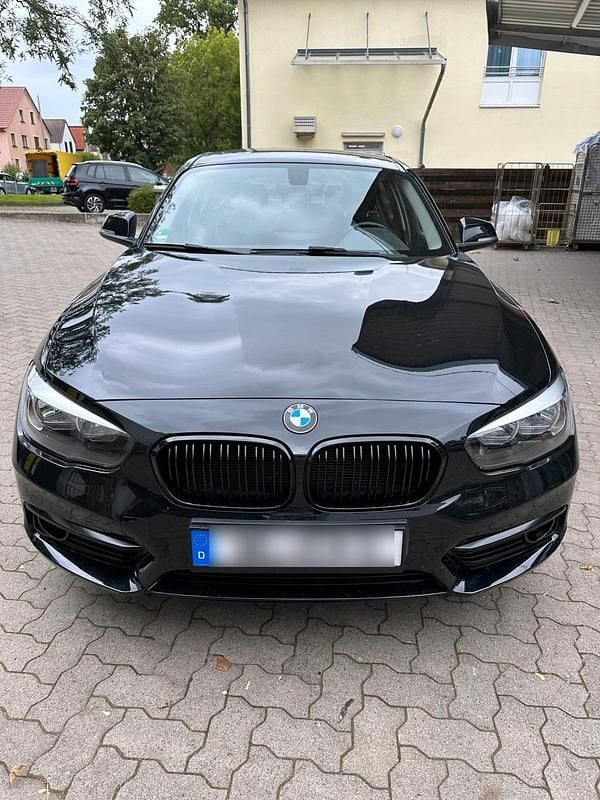 Schwarz Gebraucht 2018 BMW 118 Sport Line Kleinwagen | 13.000 € (Superpreis) - Bild 1/1