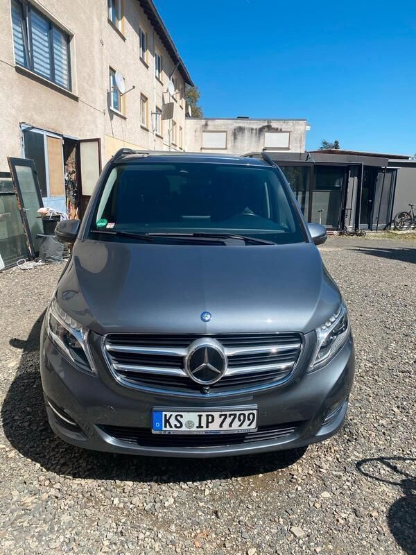 Grau Gebraucht 2017 Mercedes V250 Avantgarde Van / Kleinbus | 36.000 € (Guter Preis) - Bild 1/4