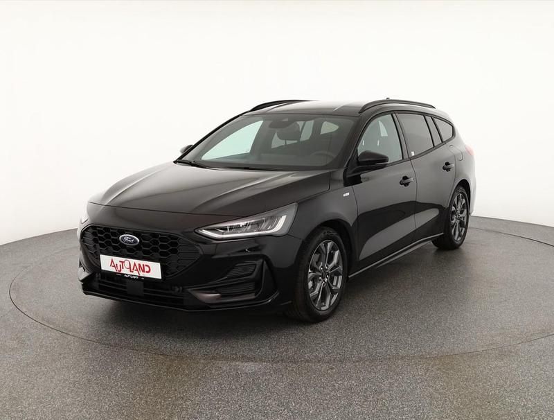 Grau Gebraucht 2019 Ford Focus ST-Line X Limousine | 27.890 € - Bild 1/4