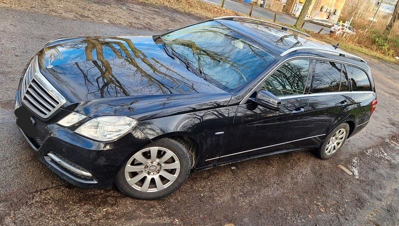 Gebraucht Mercedes E200 Avantgarde 184 PS (135 kW) 2011 Schwarz Kombi