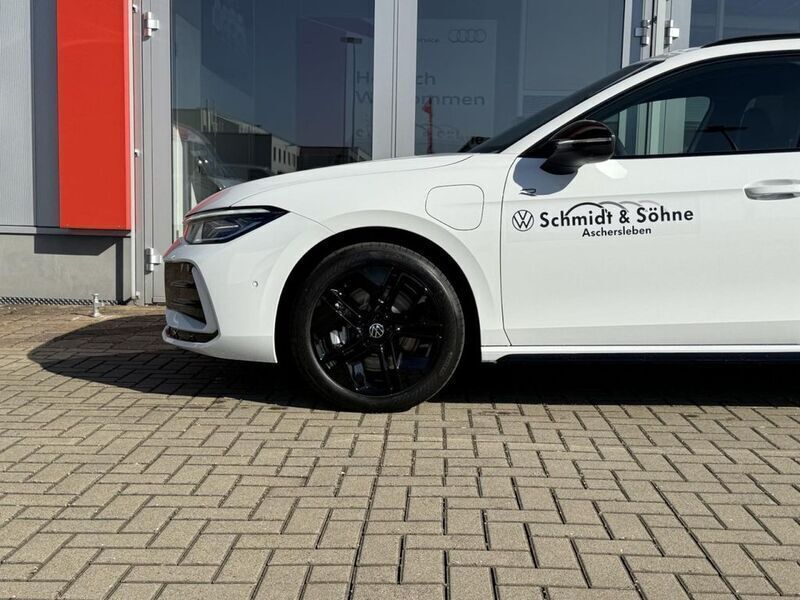 Gebraucht VW Passat R-line 177 PS (130 kW) 2025 Weiß Kombi