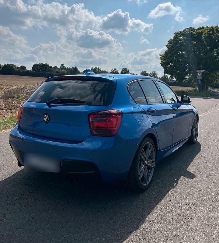 Blau Gebraucht 2014 BMW M135 M Sport Kleinwagen | 14.990 € (Superpreis) - Bild 1/4