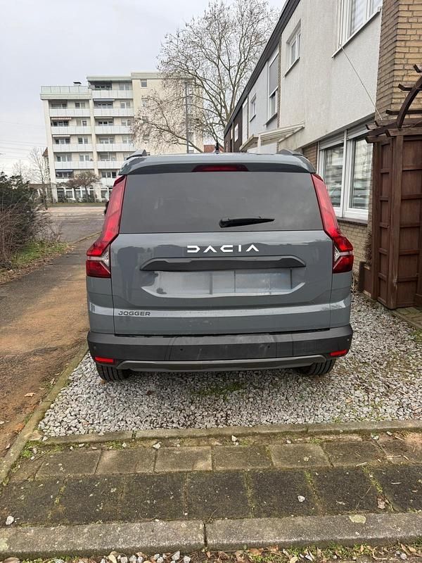 Gebraucht Dacia Jogger Extreme 101 PS (74 kW) 2023 Grau Van / Kleinbus