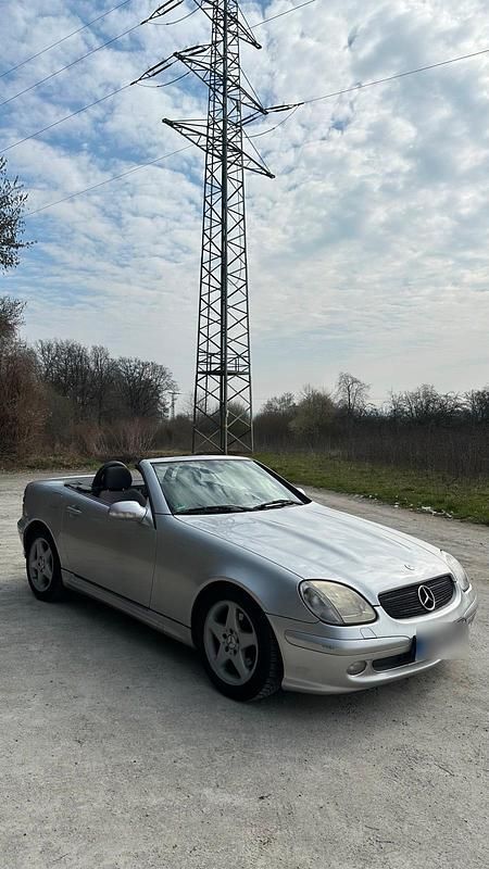 Gebraucht Mercedes SLK230 197 PS (144 kW) 2002 Silber Cabrio