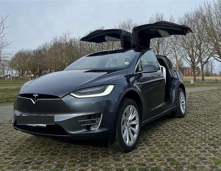 Grau Gebraucht 2017 Tesla Model X SUV | 29.800 € (Fairer Preis) - Bild 1/4