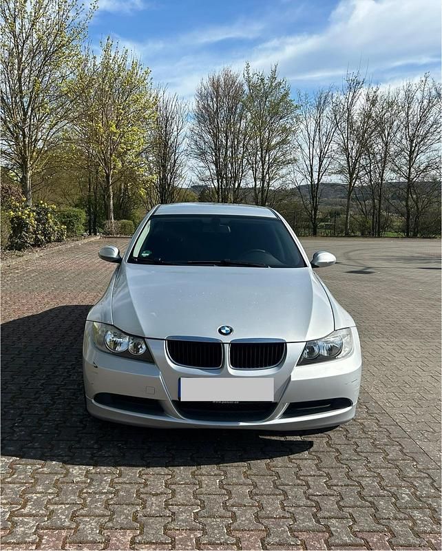 Gebraucht BMW 318 129 PS (94 kW) 2005 Silber Limousine